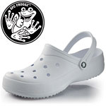 A sporty take on a popular style. Made from durable and lightweight anti-bacterial EVA material, SFC Froggz Sport has our SFC Mighty Grip slip-resistant outsole, a pivotal strap for heel support, a deeper heel cup for a more secure fit, self-massaging insoles and featherlight technology for hours of comfort. Ventilation holes keep your feet cool and dry. SFC Froggz™ Sport - women’s - white