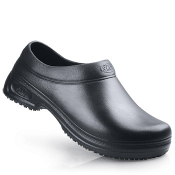 An enclosed heel and cushioned insoles make this design ideal for any work environment. Takes safety to a new level with an enclosed 1¼" heel and removable cushioned insoles which provide hours of comfort. Made with a durable high-grade EVA/rubber blend this vegan clog is both anti-bacterial and easy-to-clean. For half sizes please order 1/2 size up from what you normally wear. Shoes For Crews - SFC Froggz® Pro - Black Skid Resistant Clogs