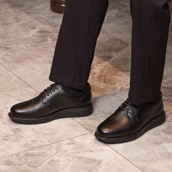 【未使用に近い】COLE HAAN 本革 撥水 BLACK〈定価48,400円〉 COLE HAAN 最大51%☆10/12迄 コールハーン シューズ 靴