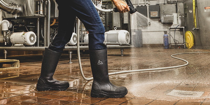 The Difference Between Waterproof vs Water‑Resistant Shoes