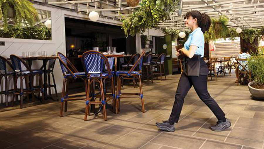 How to Pick the Perfect Restaurant Shoes for Long Shifts
