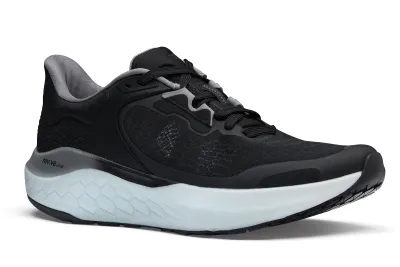 Pinnacle Runner three-quarter view