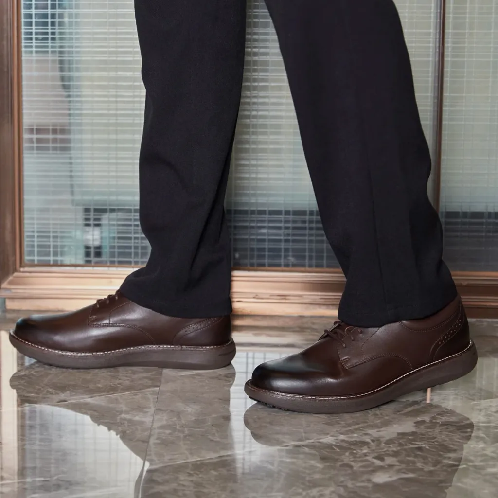 Men's Brown Slip-Resistant Oxfords with Ice Grip