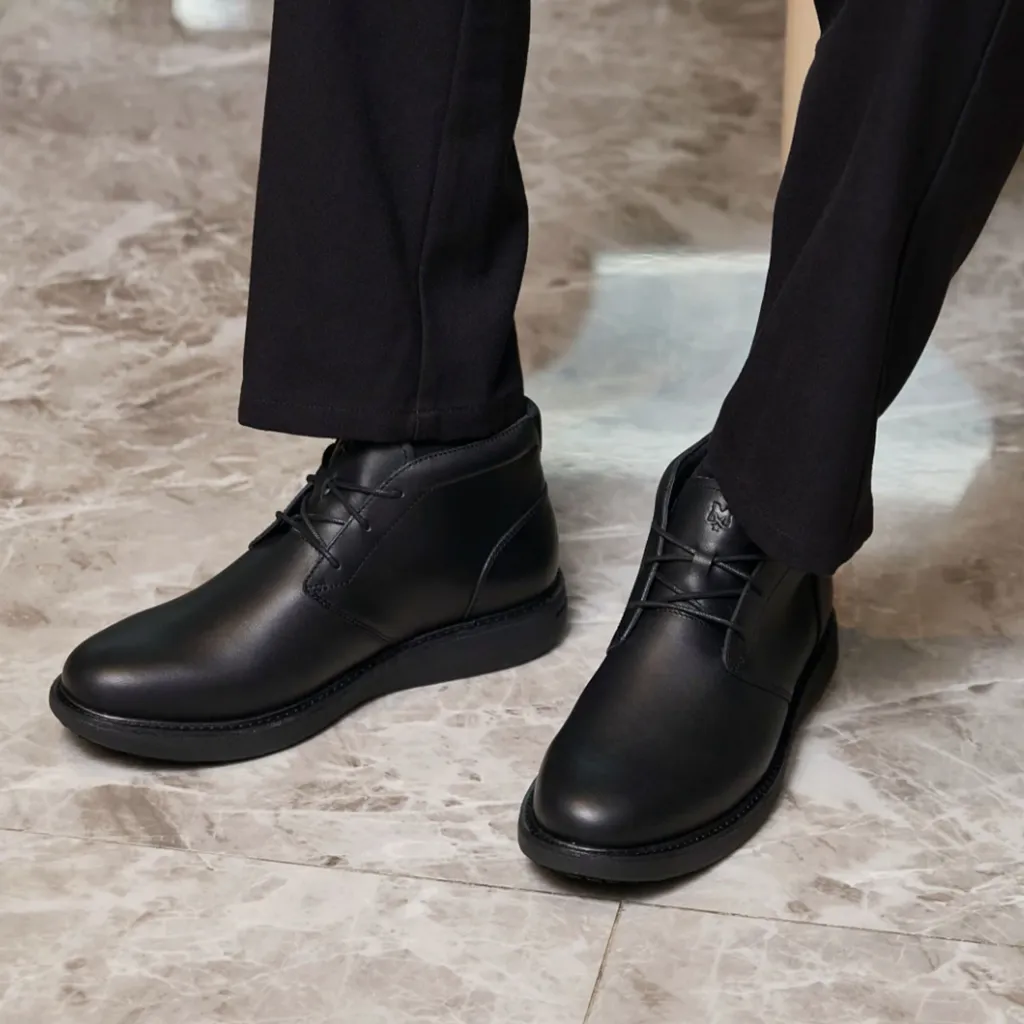 Men's Black Comfortable Slip-Resistant Chukka with Ice Grip
