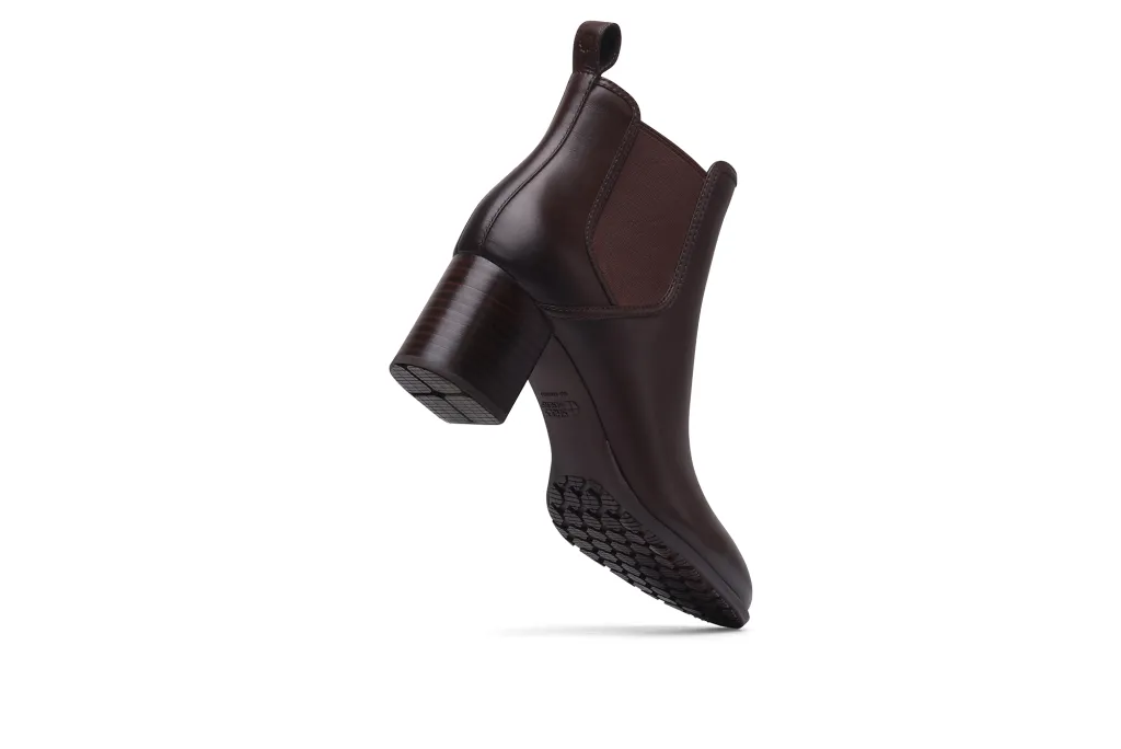 Women's Brown Slip-Resistant Pull-On Chelsea Boots