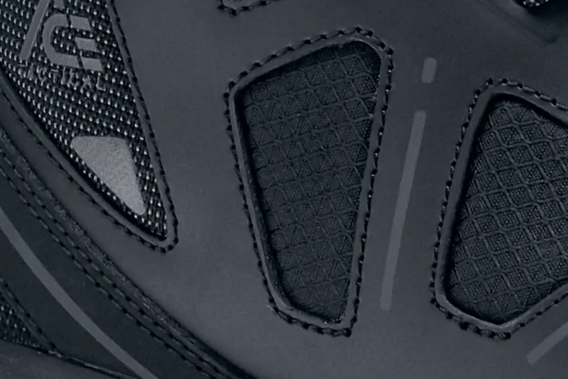 Defender Mid - Soft Toe detail view