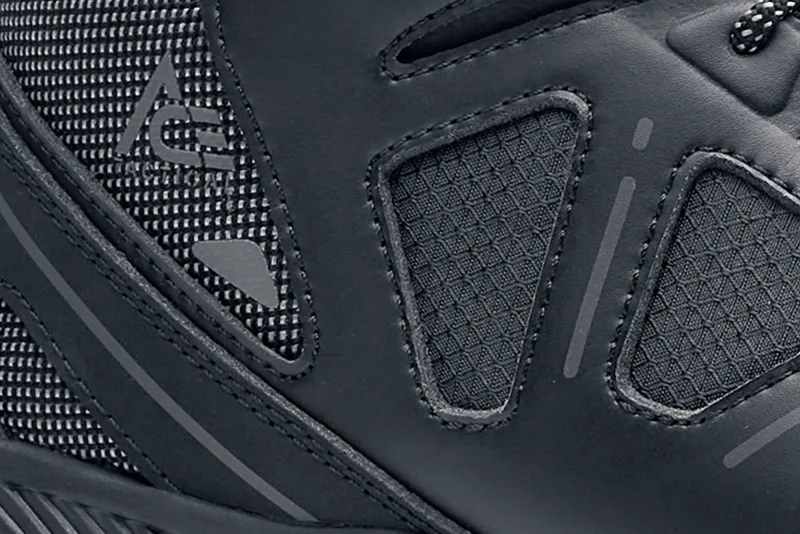 Defender Mid CSA - Nano Composite Toe  detail view